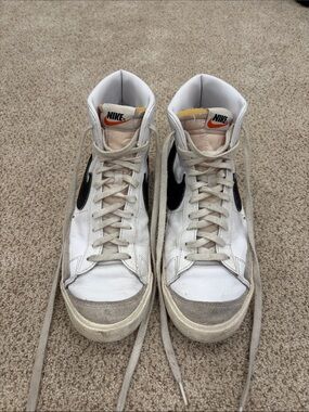 Nike mens 10 White Black High-Top Sneakers